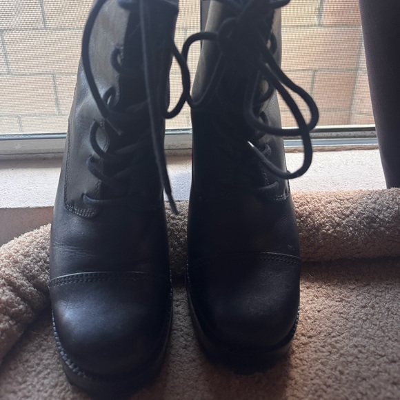 SCHUTZ LEATHER COMBAT STYLE BOOTS - Picture 3 of 3